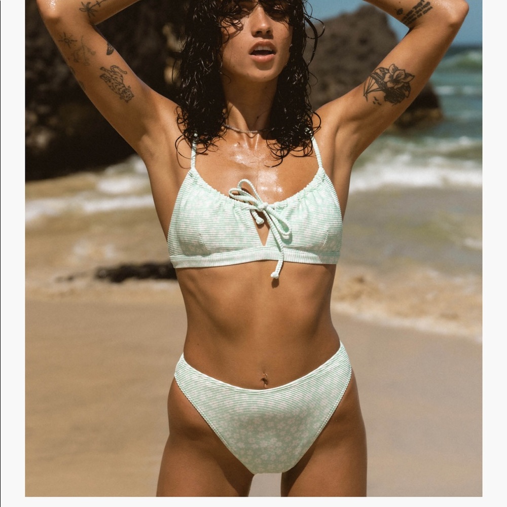 Billabong women’s light green bikini set small